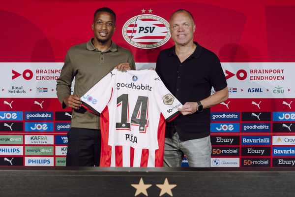 El PSV refuerza su ataque con el experimentado delantero francs